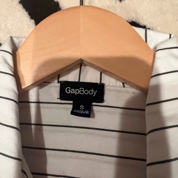 Gap white with black pinstripe pajama shirt womens size small - Picture 3 of 3